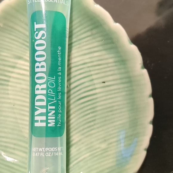 Lip Oil - Picture 2 of 3